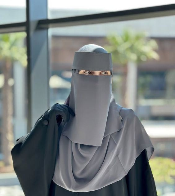 🖤 نقاب لافيا (غطاء الوجه) بقماش الشيفون الكوري الفاخر - لون رمادي