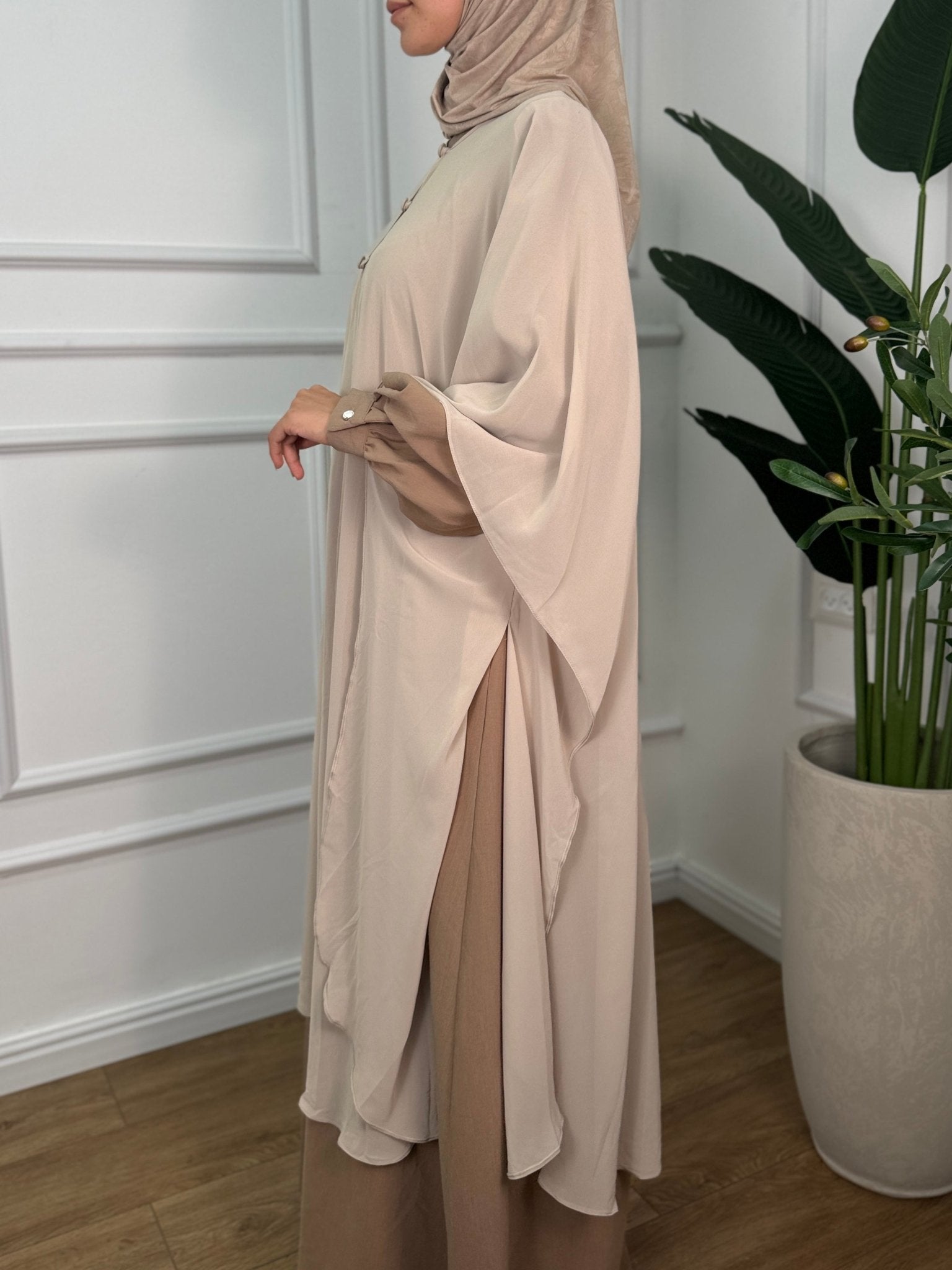 عباية العفة ماركة لاڤيا لون بيج - Lavia