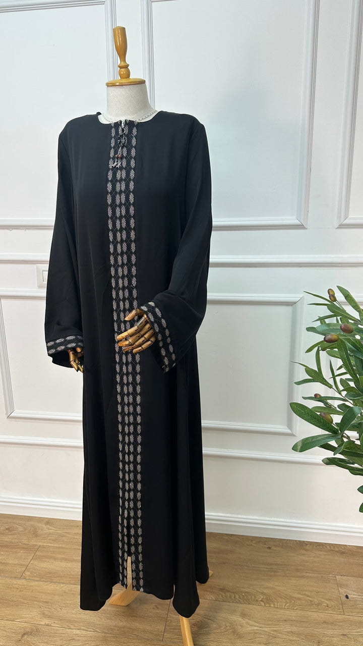 عباية سلام لون اسود مع نقش ابيض - Lavia