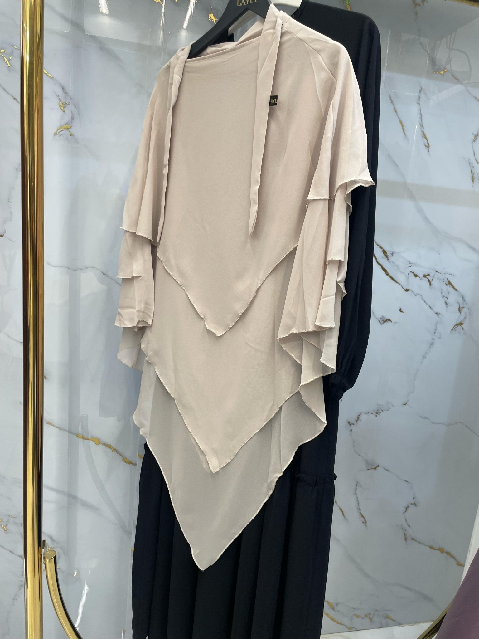 الخمارات الداخلة بالعرض مع فستان رهف - Lavia