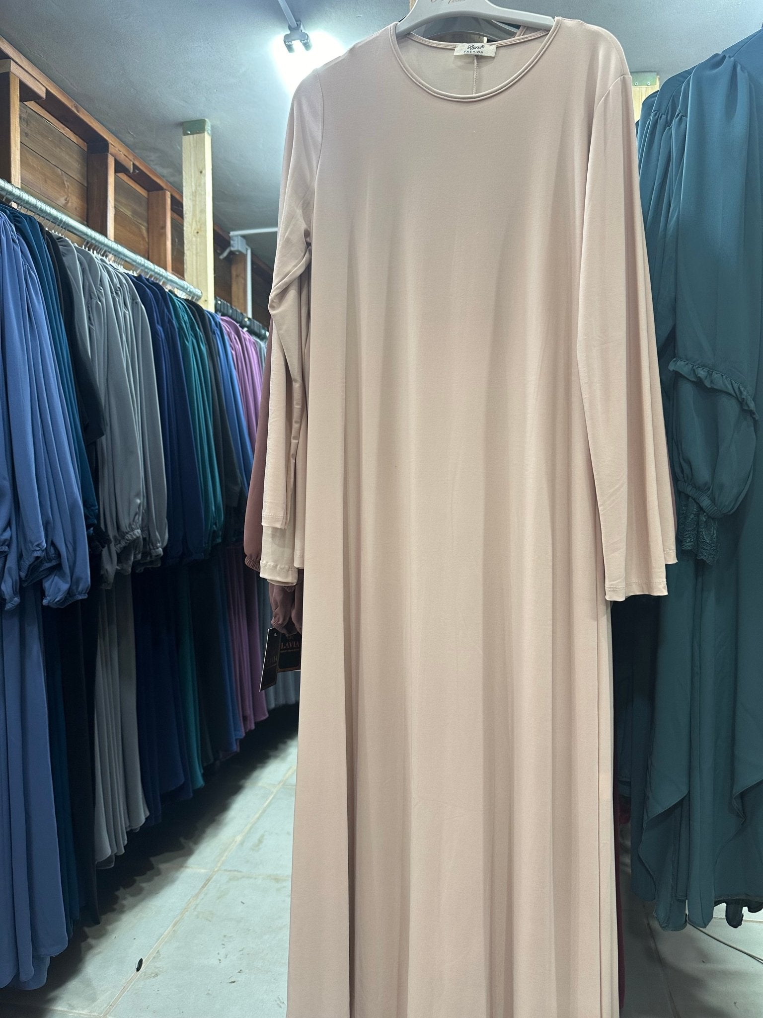 () فستان بيسك ( اساس ) لون بيج فاتح لايكرا طول ١٣٠سنت - Lavia