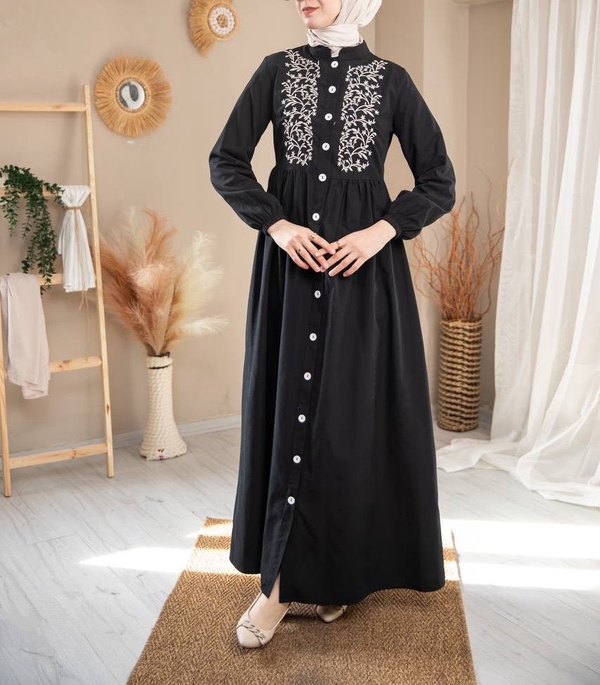 فستان غفران لون اسود – نعومة التانسال وأناقة التطريز 🌿 - Lavia