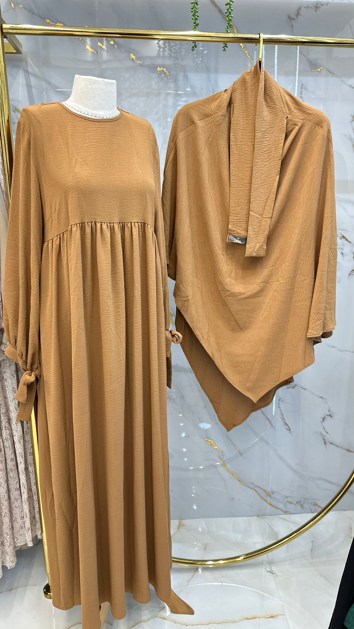 فستان حياة عسلي (خمار هدية) - Lavia
