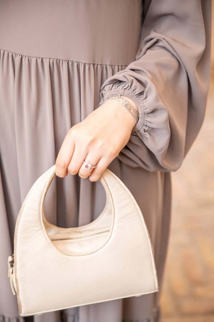 فستان لاڤيا الأيقوني من مجموعة العفاف الراقية ❤️ لون طحيني - Lavia