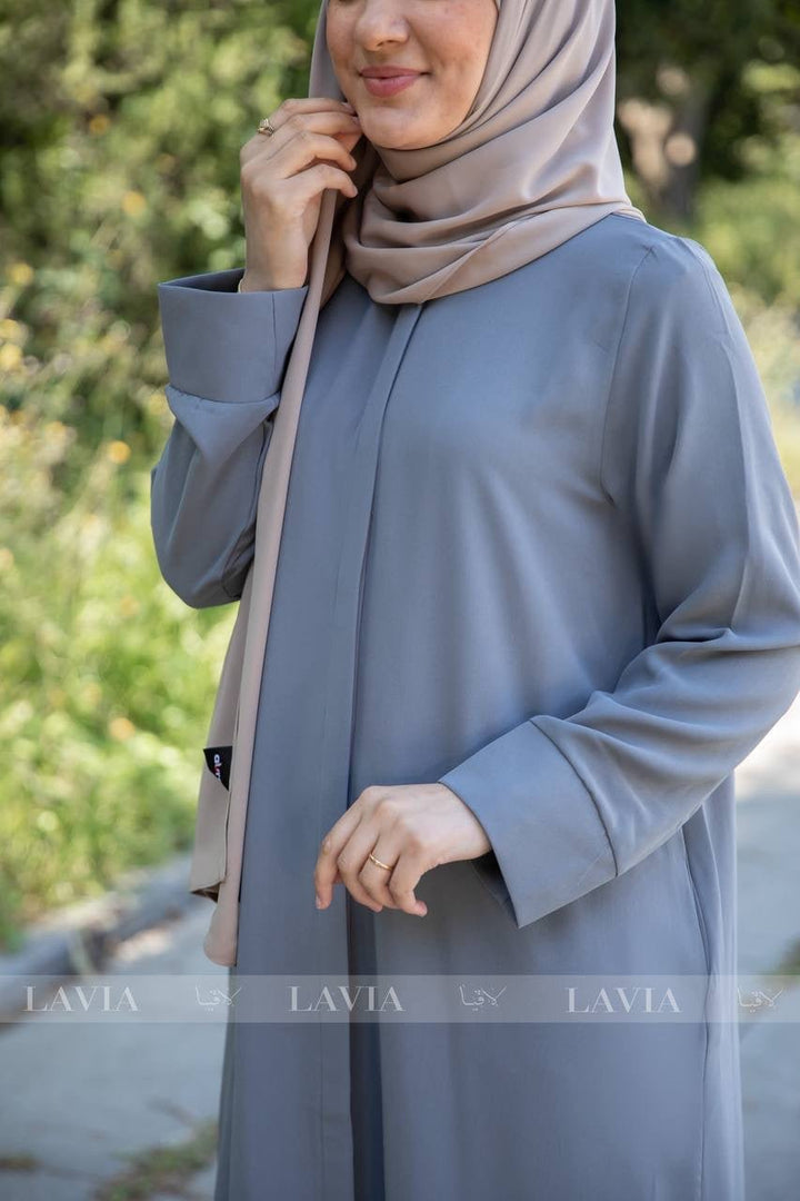 فستان نداء لون رمادي – الأناقة العملية بتفصيلة ذكية - Lavia