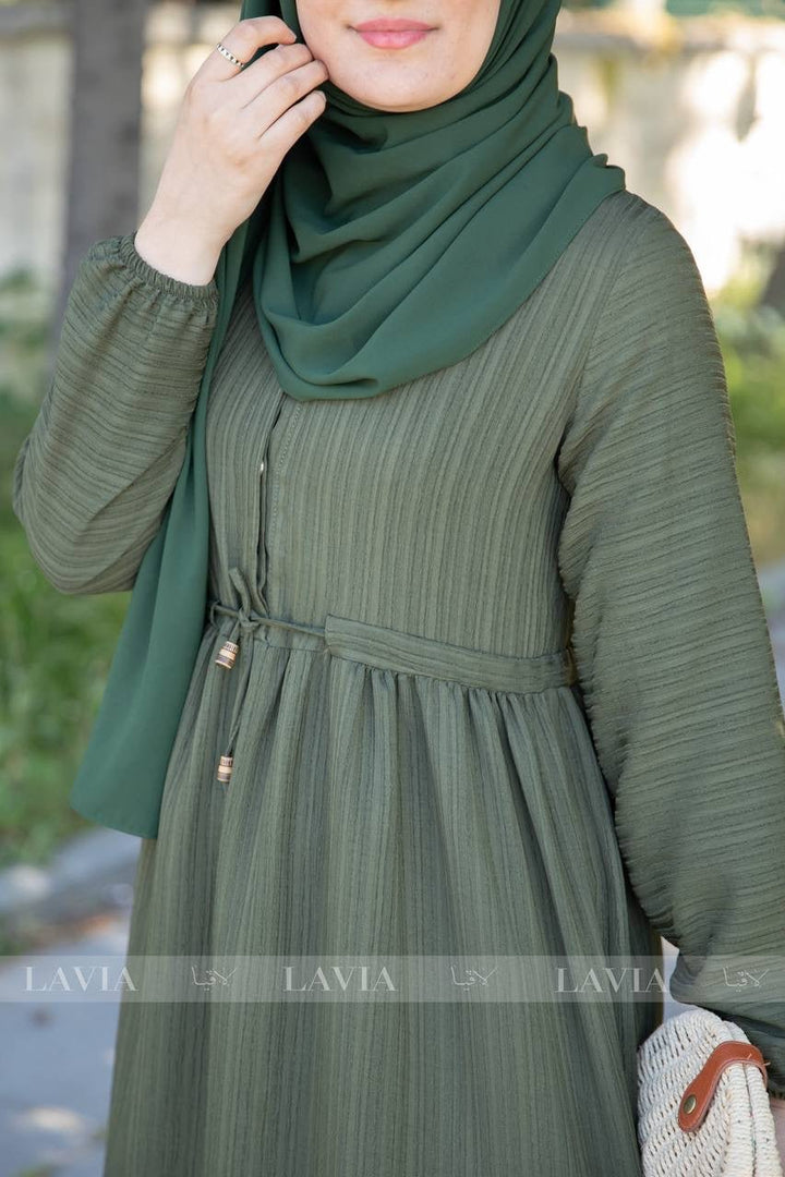 فستان شهد لون زيتي – أناقة وانسيابية بقماش Elisa - Lavia