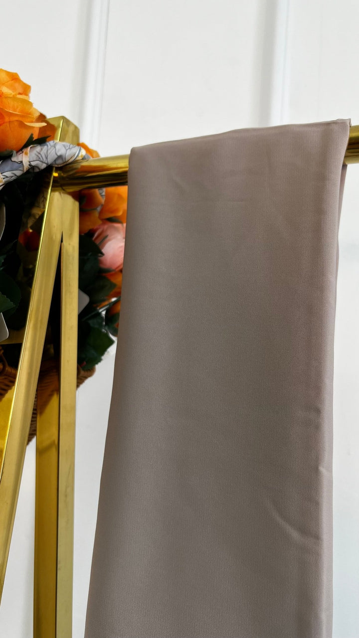 حجاب مستطيل قماش المدينة مميز لون نود - Lavia