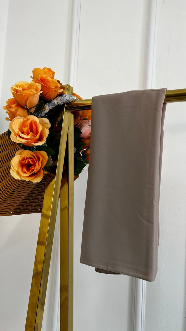 حجاب مستطيل قماش المدينة مميز لون نود - Lavia