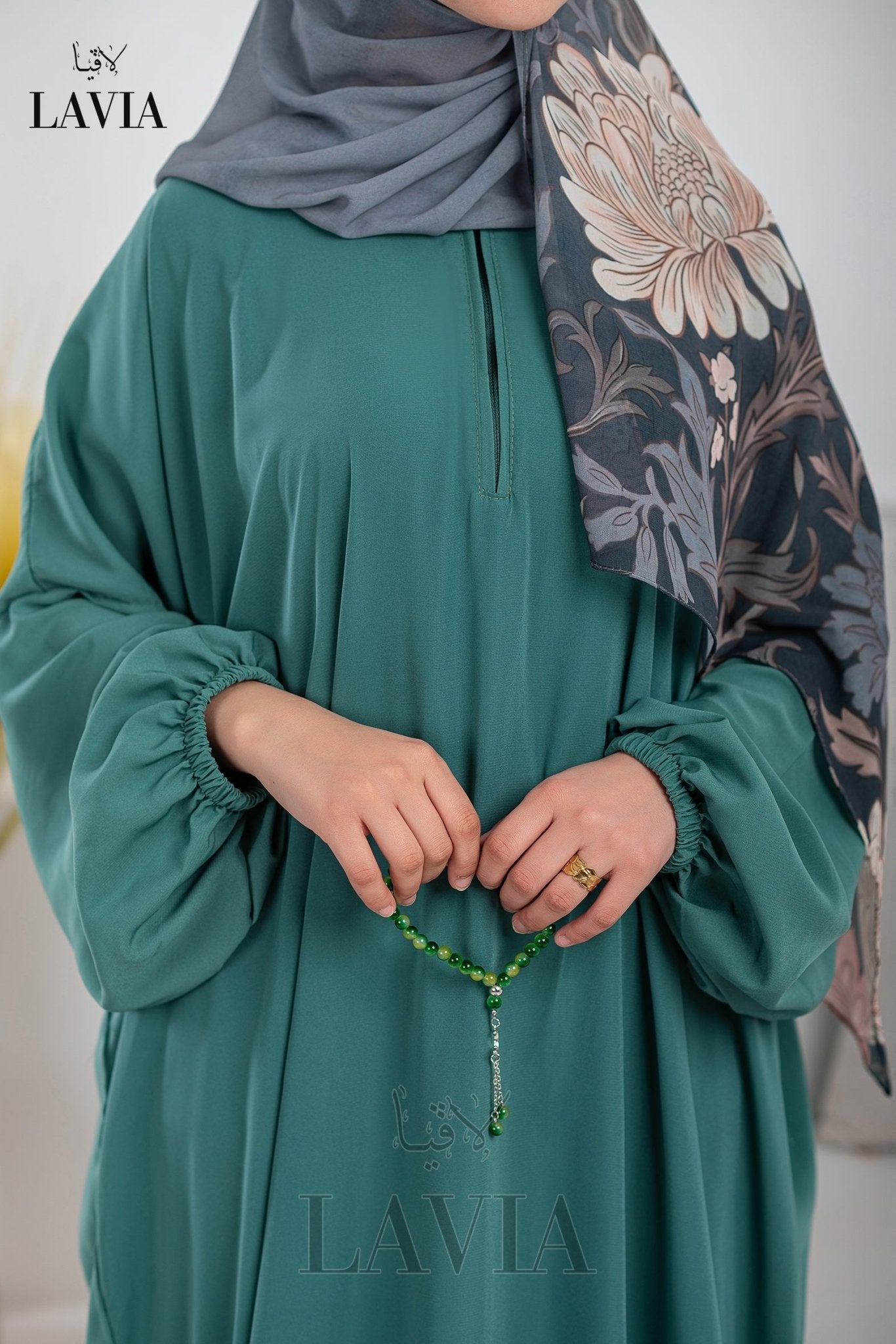 طقم صلاة مع شال متصل +سجادة صلاة سميكة +مصحف +مسبحة + حقيبة لون اخضر 📿 - Lavia