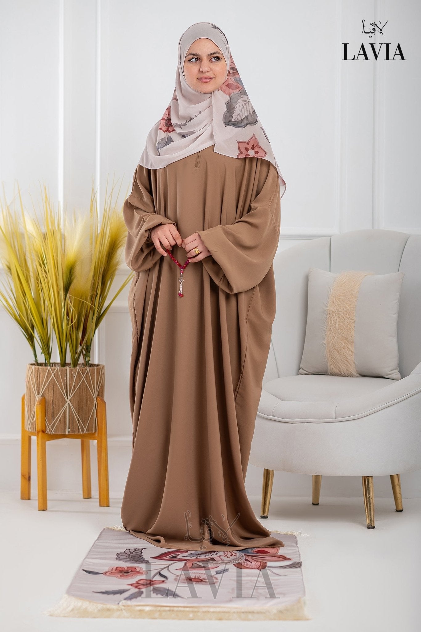 طقم صلاة مع شال متصل +سجادة صلاة سميكة +مصحف +مسبحة + حقيبة لون بني 📿 - Lavia