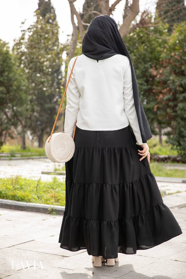 تنورة آيلا الفاخرة لون اسود - Lavia